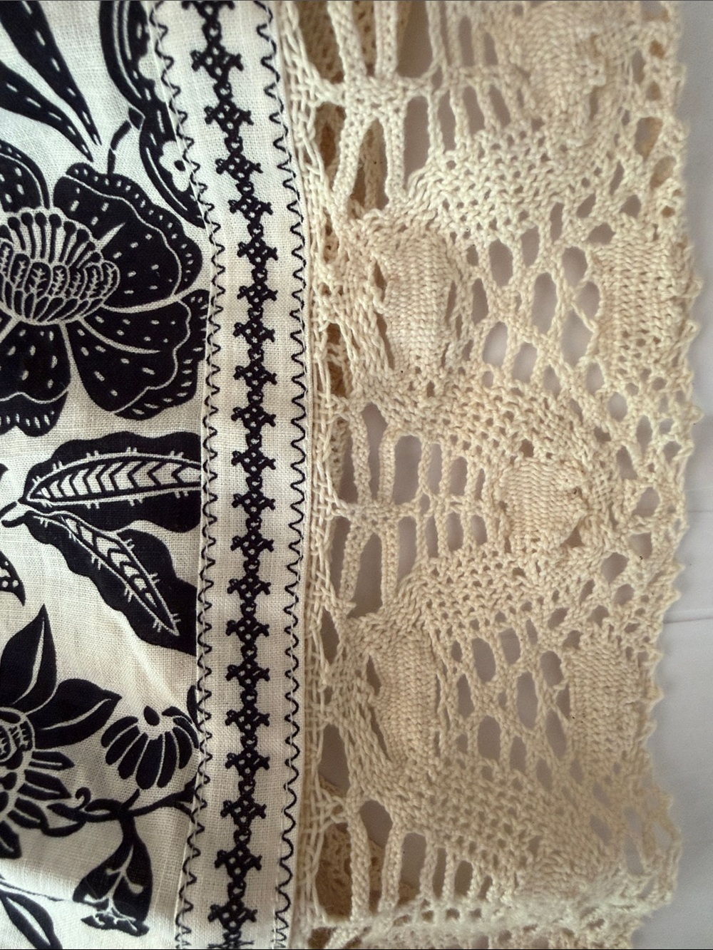 Christian Siriano Black & Cream Floral Lace Peasant Blouse - Picture 4 of 4